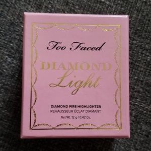 TOO FACED - DIAMOND LIGHT HIGHLIGHTER